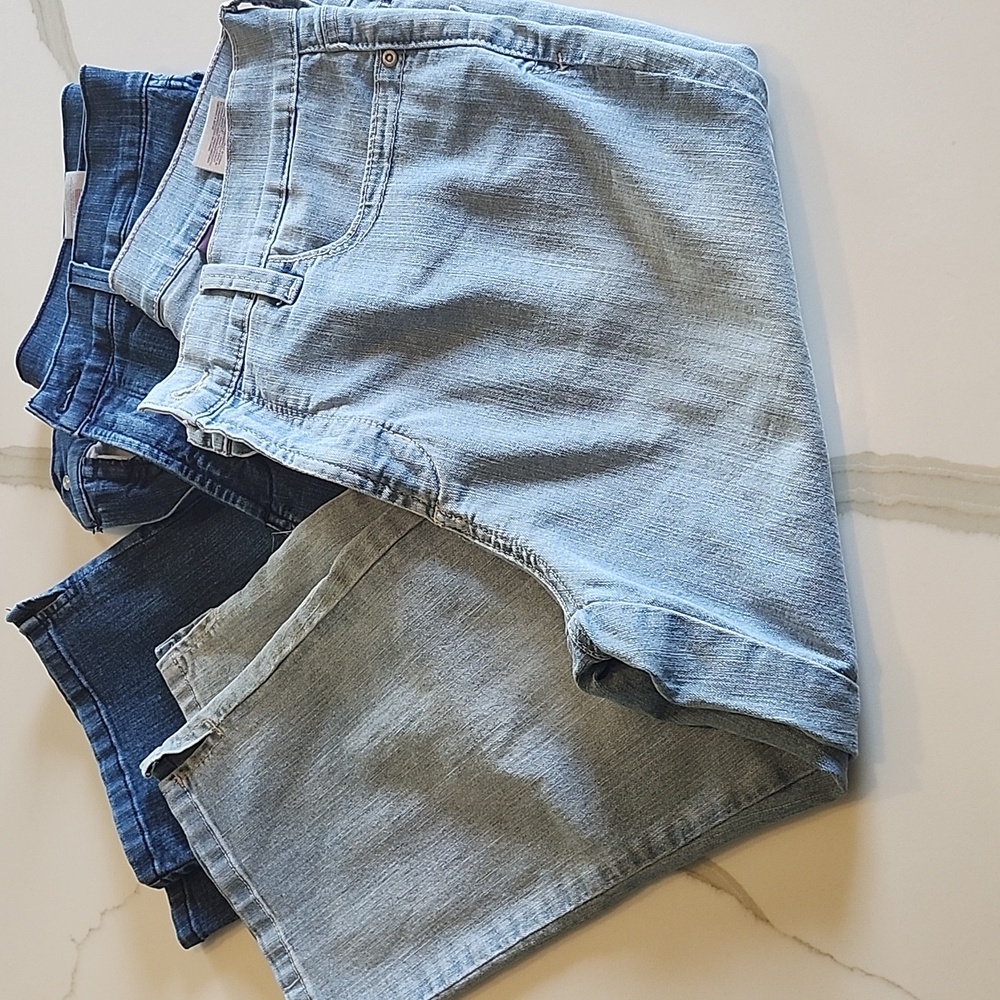 Light Blue And Dark Blue Lot Of 2 Cropped Denim Jeans NYDJ EUC
